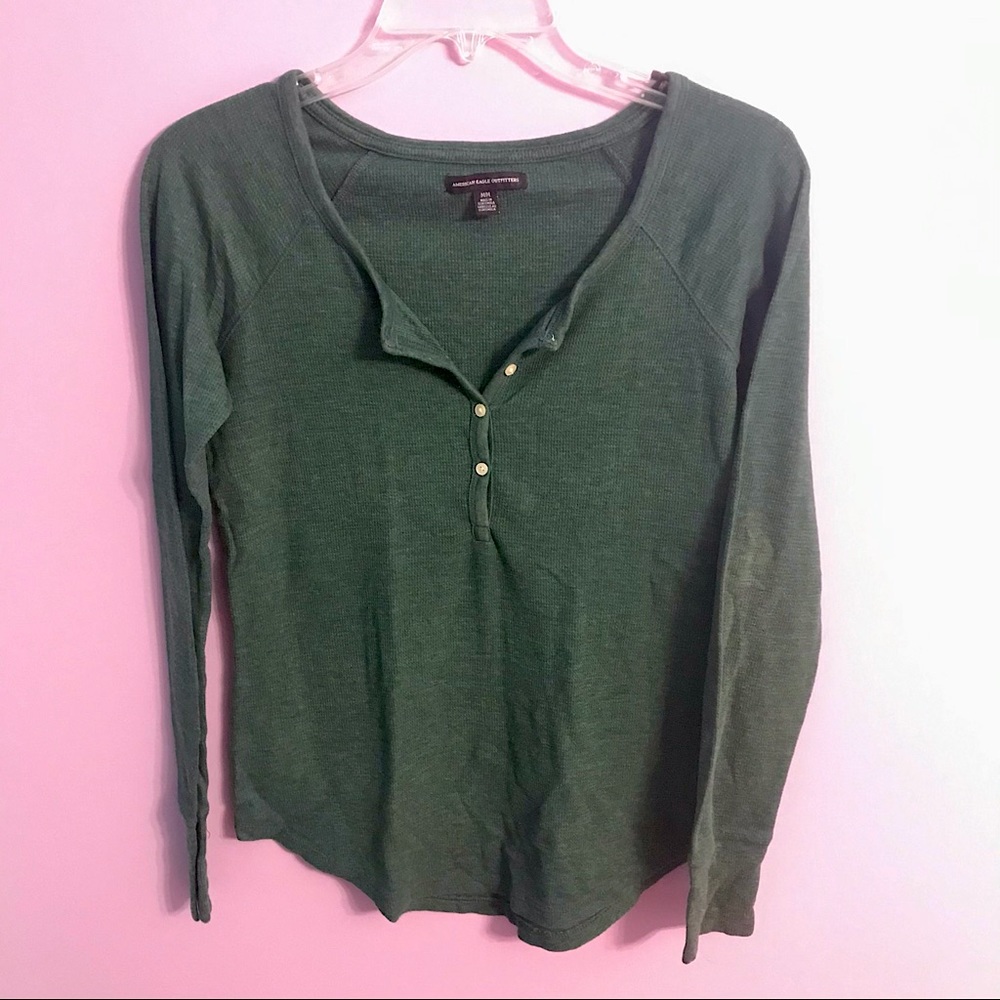 American Eagle green long sleeve tee